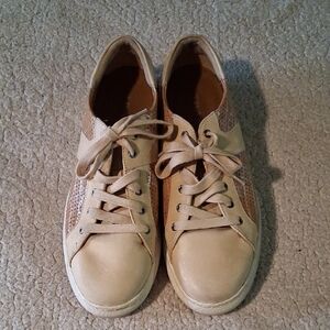 Trask Women's Cream & Silver Metallic Lace-Up Sneakers 9.5